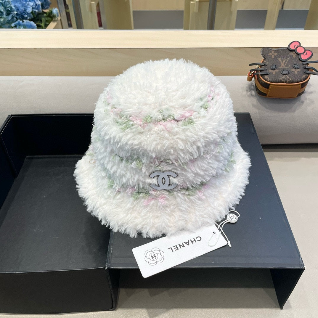 CHANEL BUCKET HAT IN WHITE FLEECE 421275