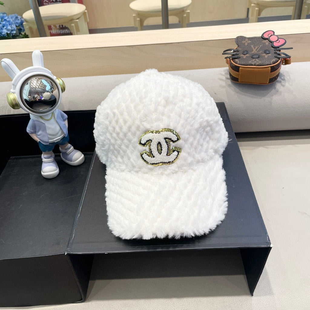 CHANEL BASEBALL CAP IN WHITE FLEECE 431372