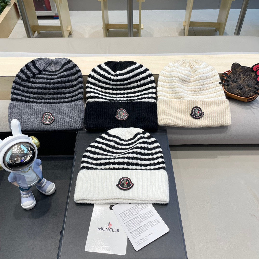 MONCLER BEANIE HAT IN WHITE MIX BLACK CASHMERE 436733