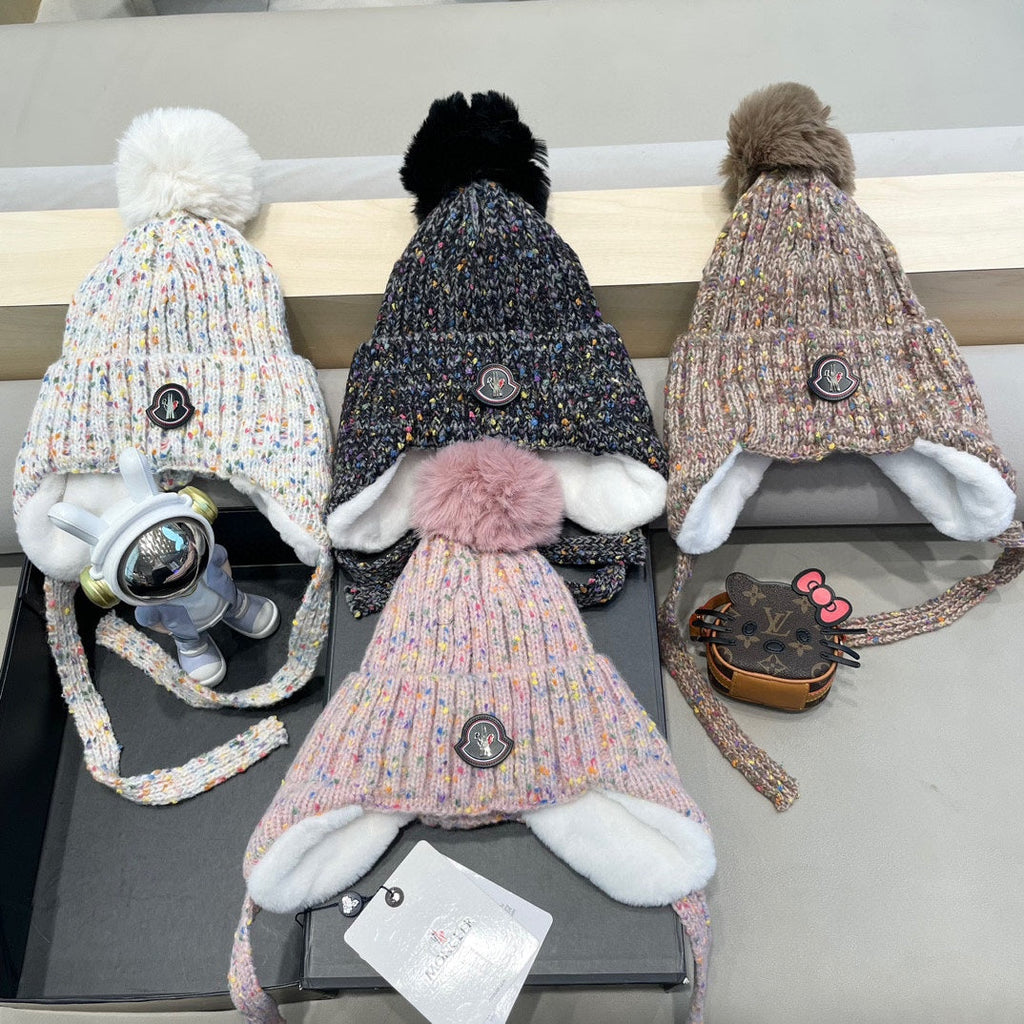 MONCLER BEANIE HAT IN WHITE WOOL LINED WITH FLEECE 436774