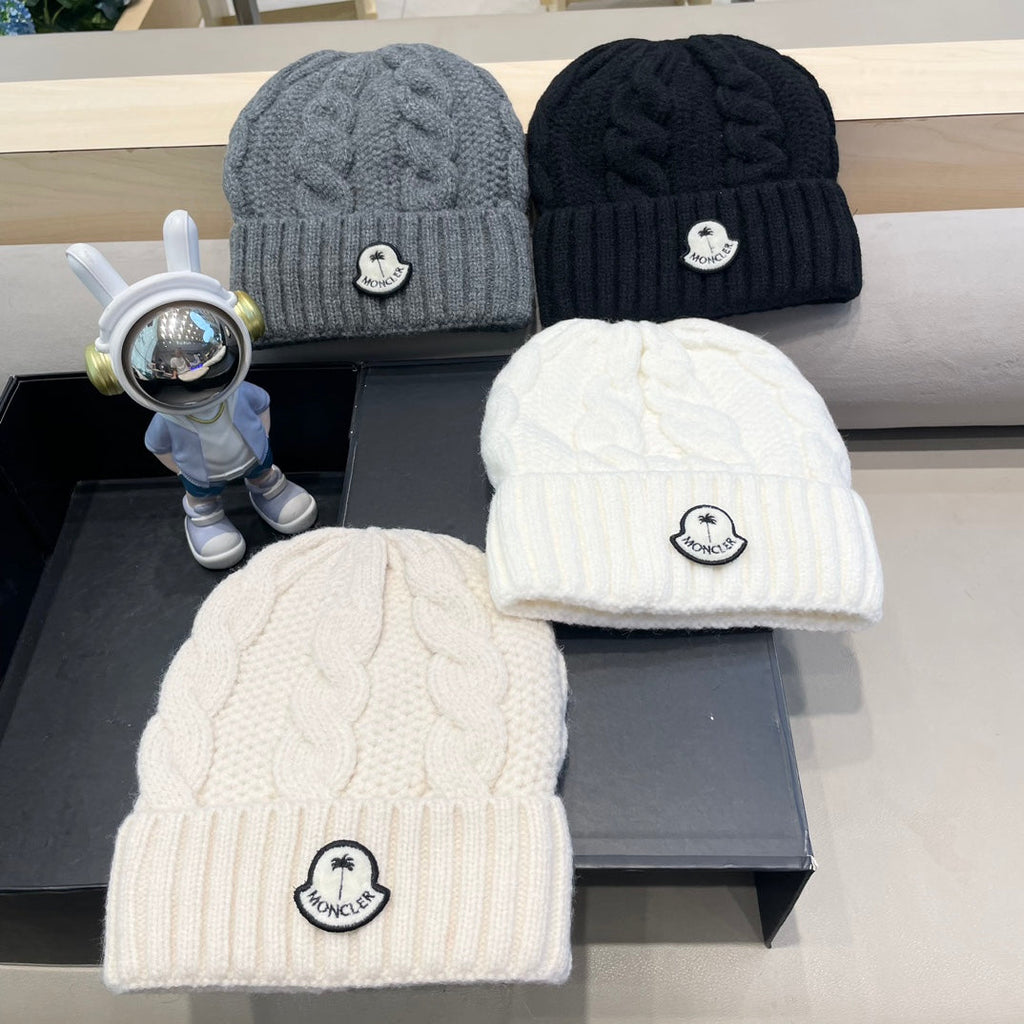 MONCLER CABLE-KNIT BEANIE HAT IN BEIGE CREAM WOOL 438143