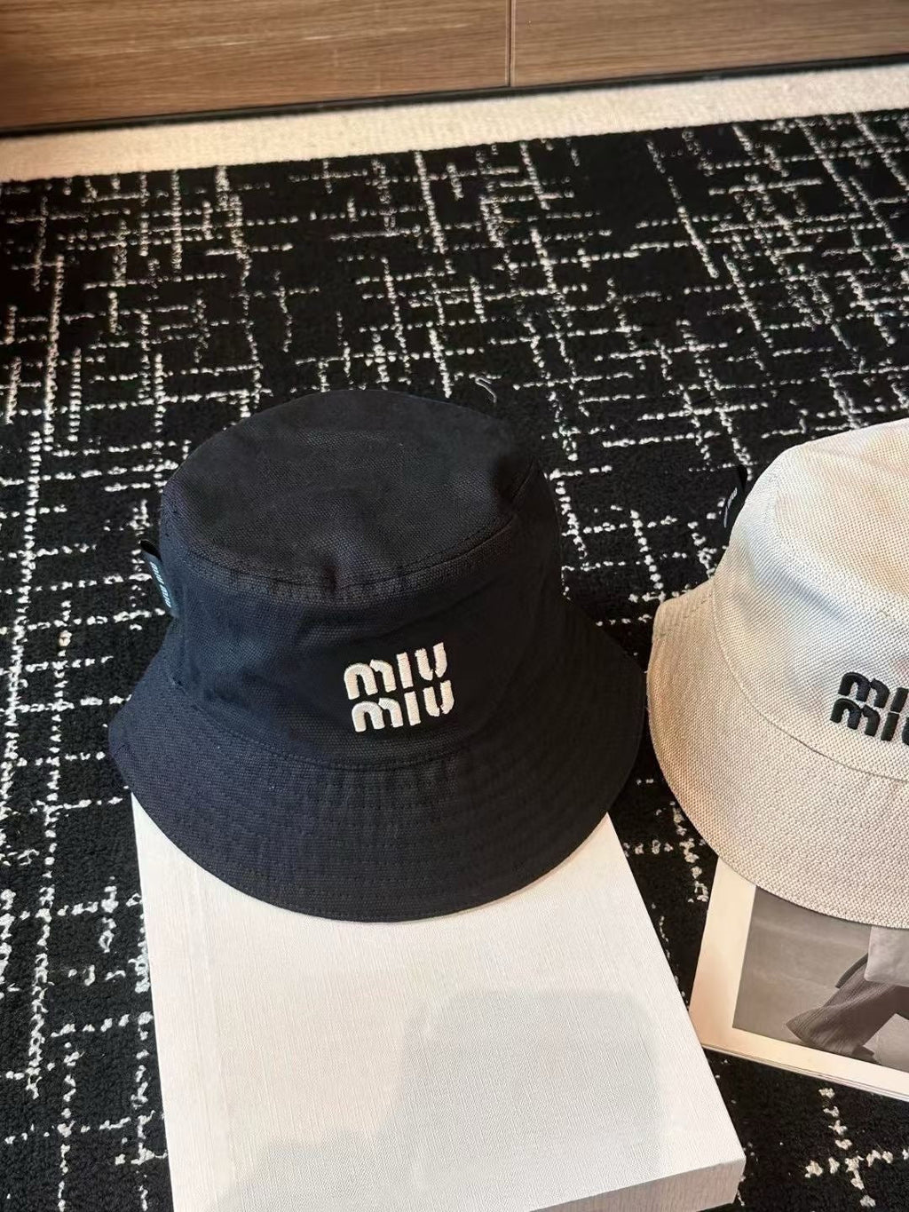 MIU MIU MM CLASSIC REVERSIBLE BUCKET HAT IN LIGHT BEIGE AND BLACK FABRIC